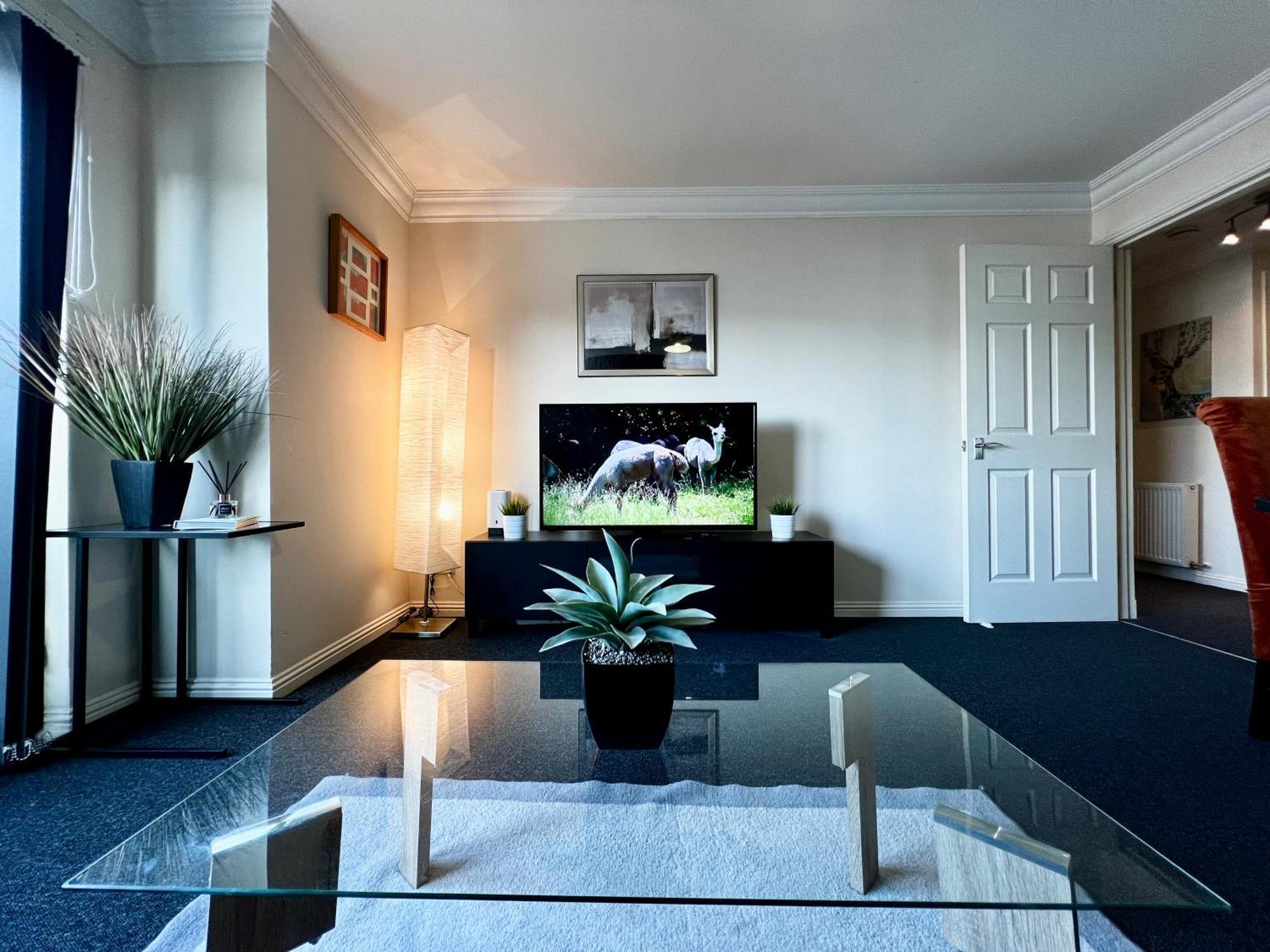 Stylish Modern Flat With Juliet Balcony & Parking Apartment Glasgow Exterior photo